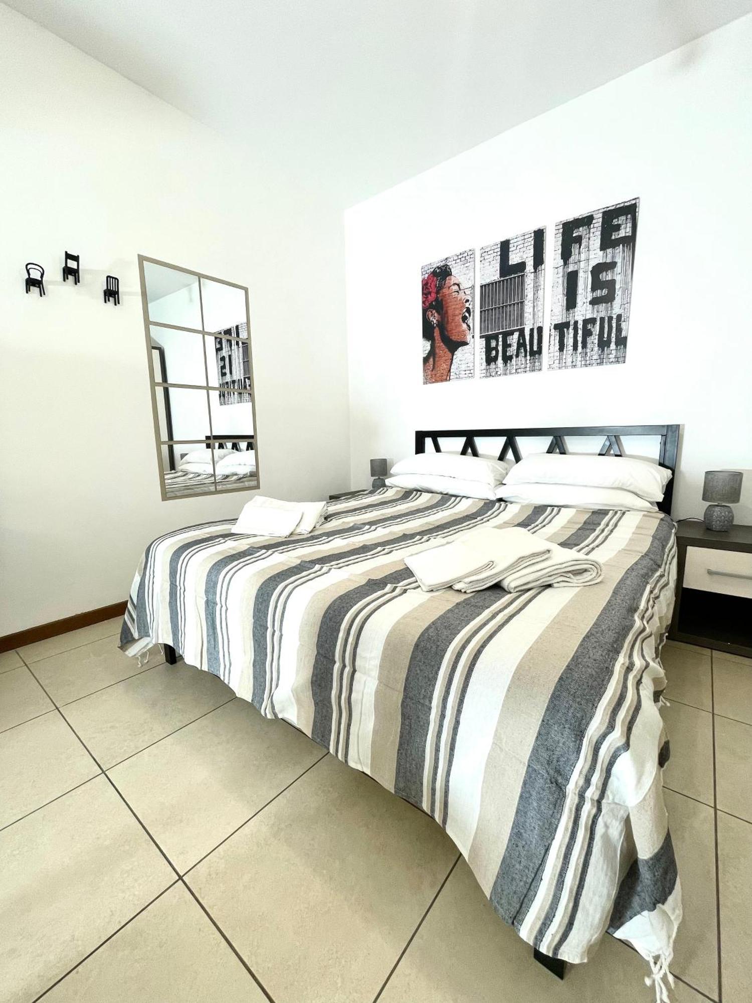 Toret Vanchiglia Studio Apartment Turin Exterior photo